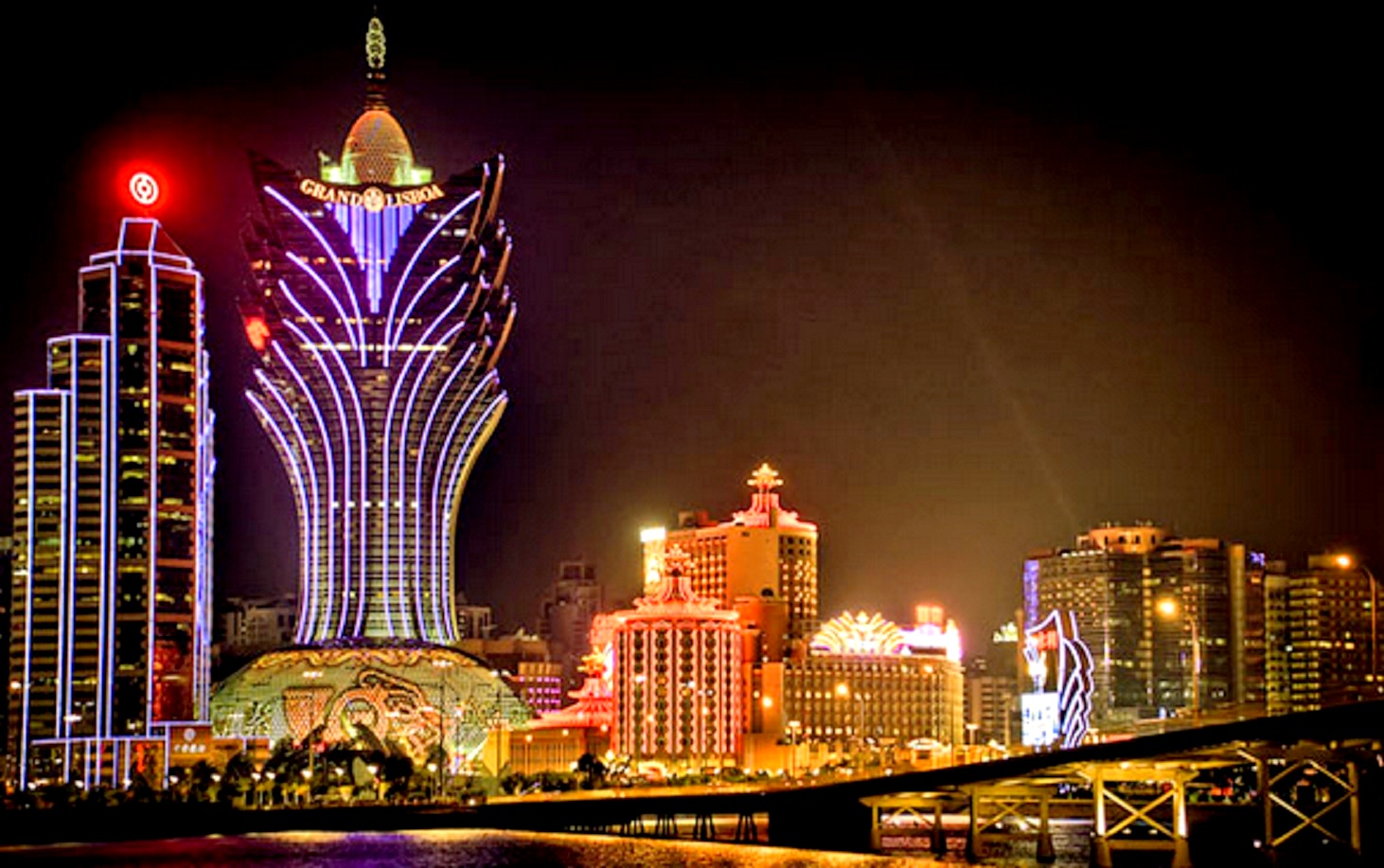who owns the most casinos in macau